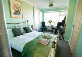 Broadstairs, Bays & Golf - Sleeps 2